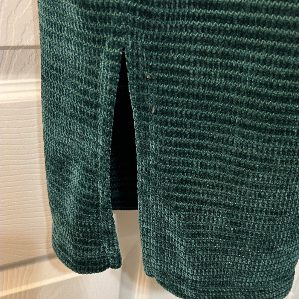 Gorgeous  Green Ribbed Dress - Picture 3 of 4
